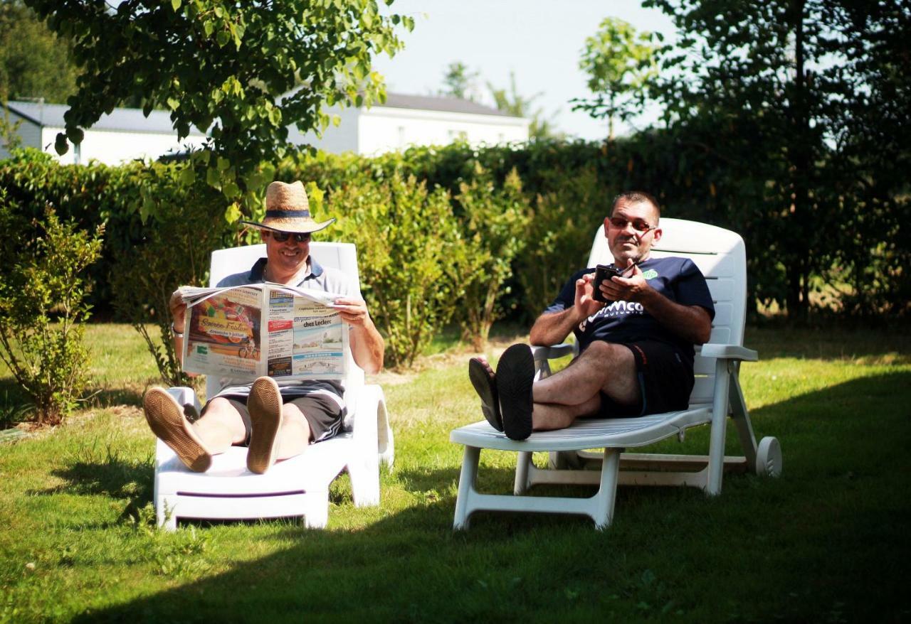 Camping Au Pre De L'Etang Sainte-Foy  外观 照片