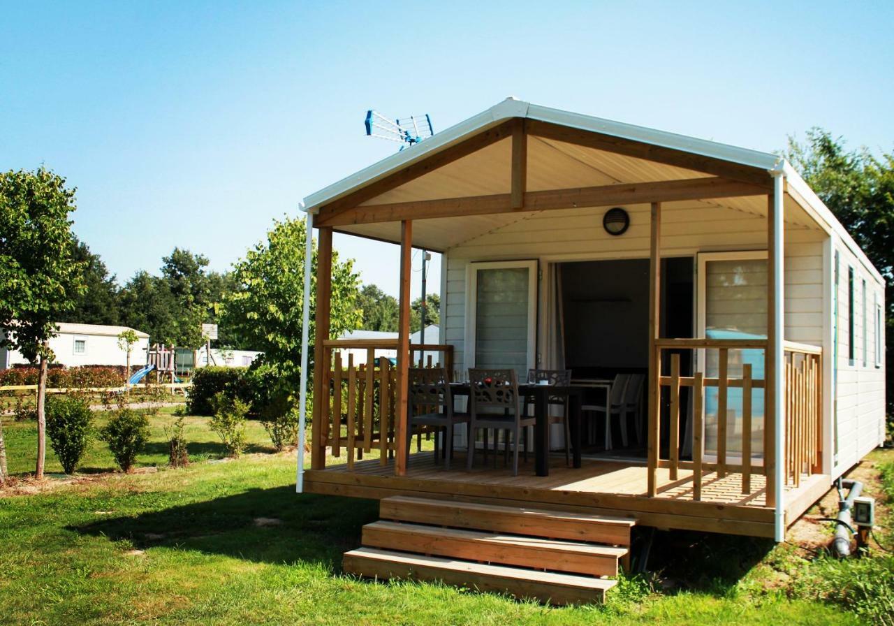 Camping Au Pre De L'Etang Sainte-Foy  外观 照片
