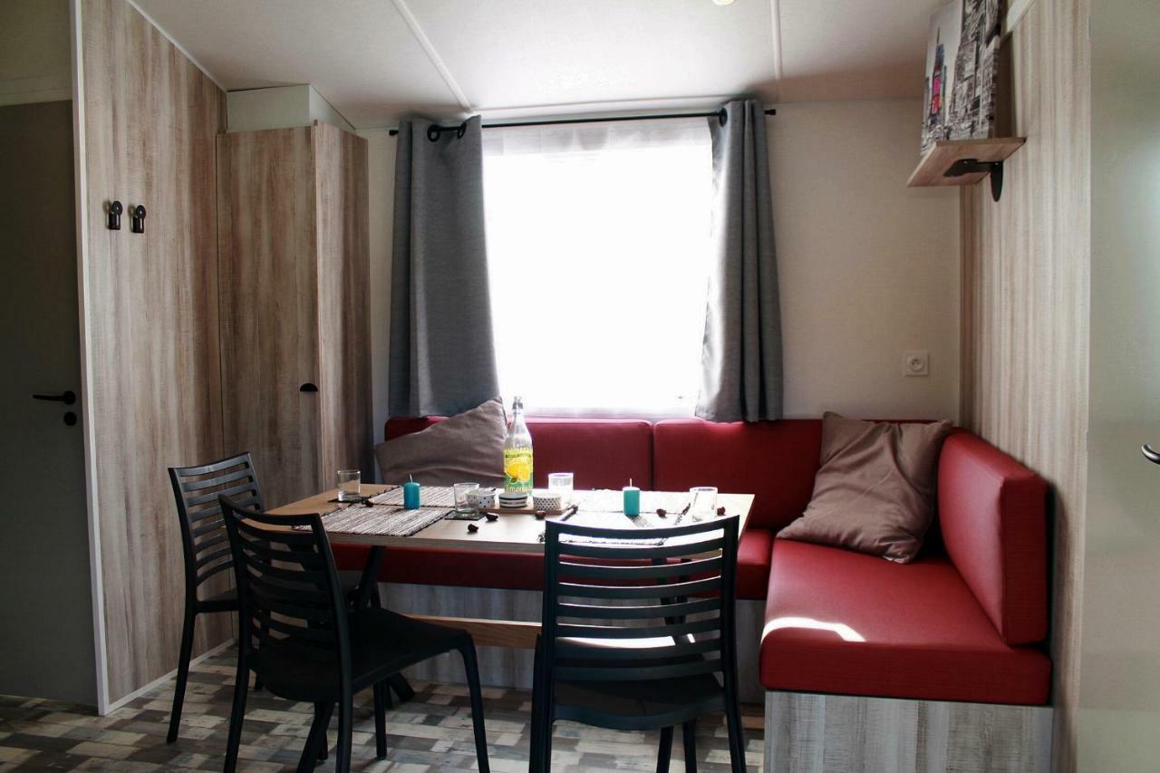 Camping Au Pre De L'Etang Sainte-Foy  外观 照片