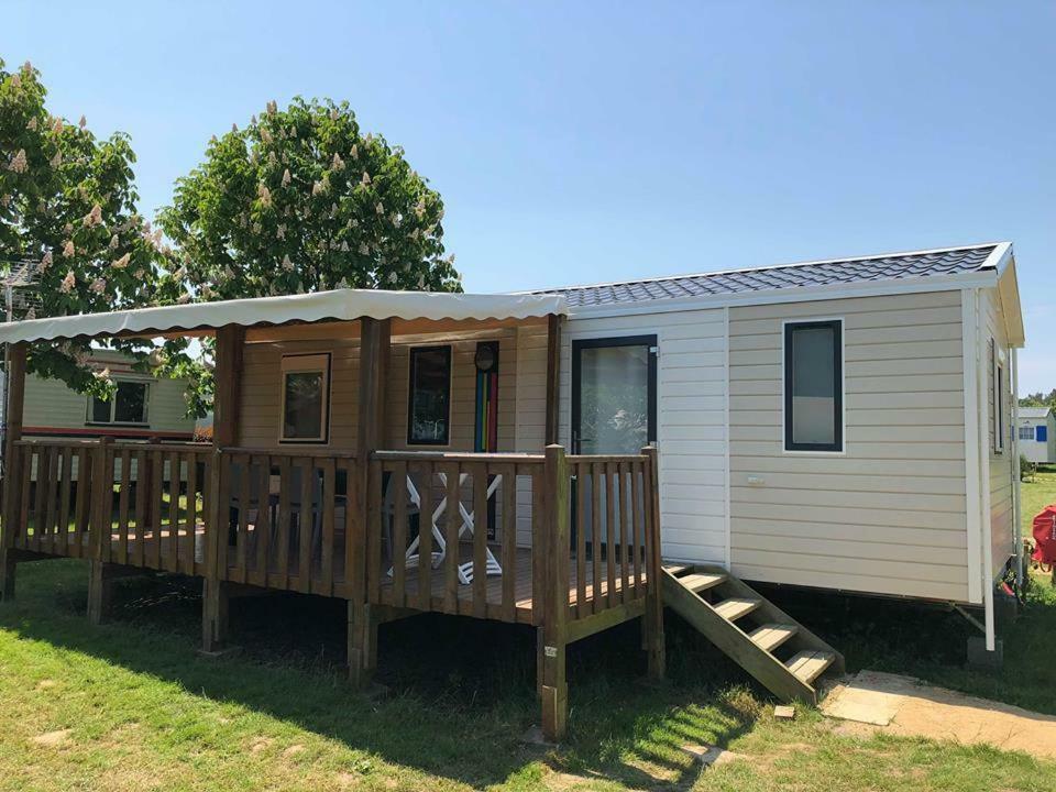 Camping Au Pre De L'Etang Sainte-Foy  外观 照片