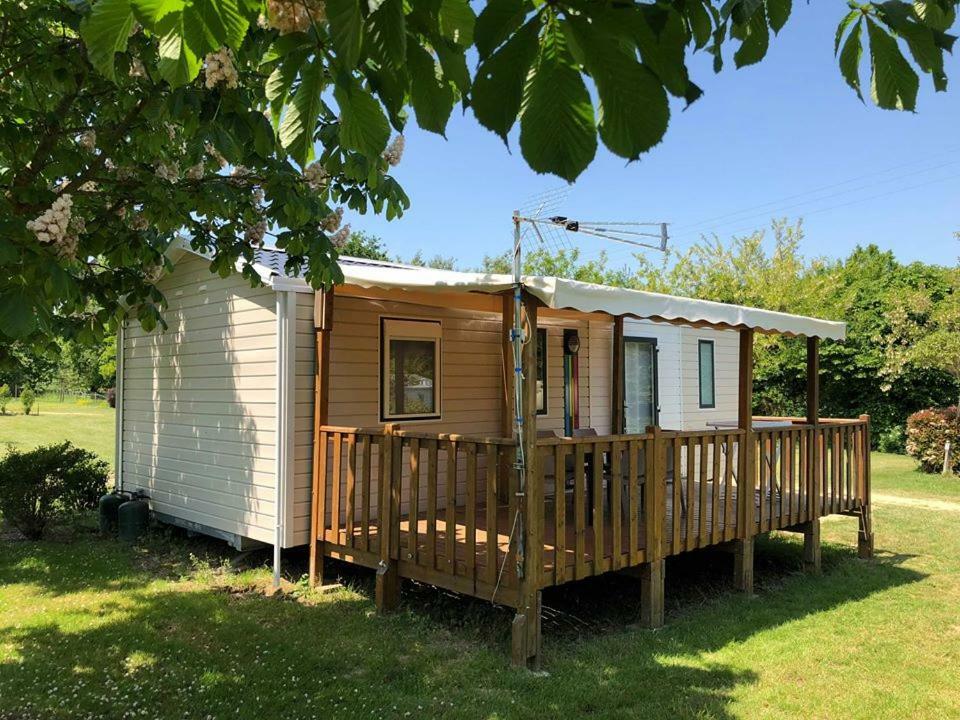 Camping Au Pre De L'Etang Sainte-Foy  外观 照片