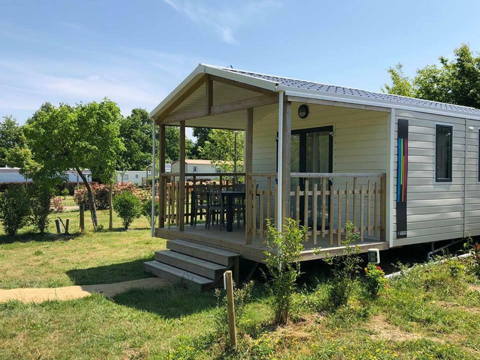 Camping Au Pre De L'Etang Sainte-Foy  外观 照片